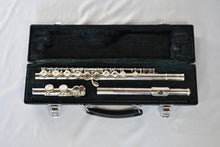 Load image into Gallery viewer, Yamaha YFL-221 Flute
